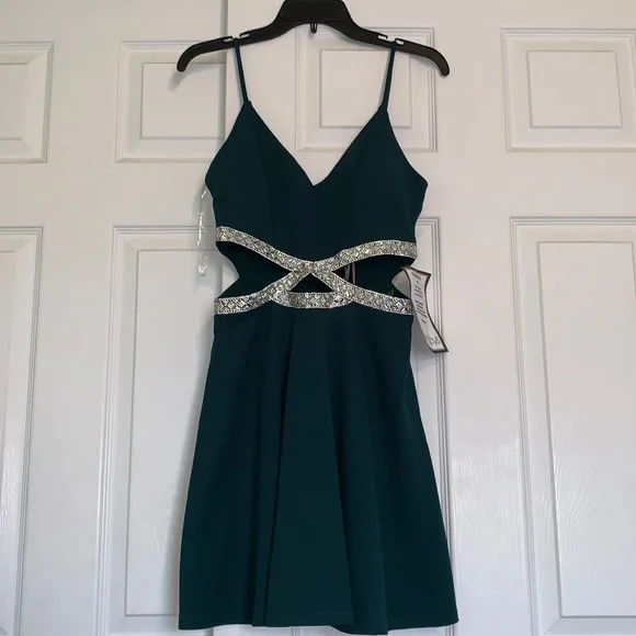 Speechless Macy Emerald Green Silver Cutout Midriff Party Fit Flare Dress Padded - Picture 1 of 7